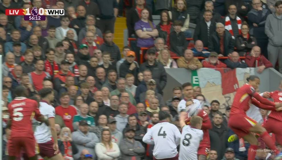 普劳斯手球未判点球，英超官方：无意手球，判罚经过了VAR核实